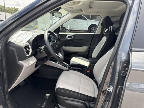 Certified 2025 Hyundai Venue SEL FWD image 11