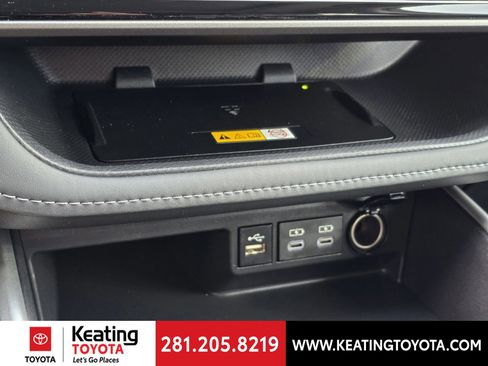 Used 2024 Toyota Highlander XLE FWD image 25