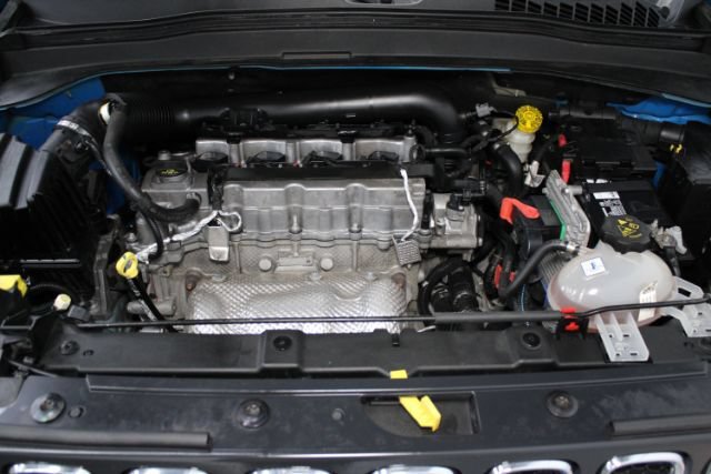 Used 2015 Jeep Renegade Latitude FWD image 23
