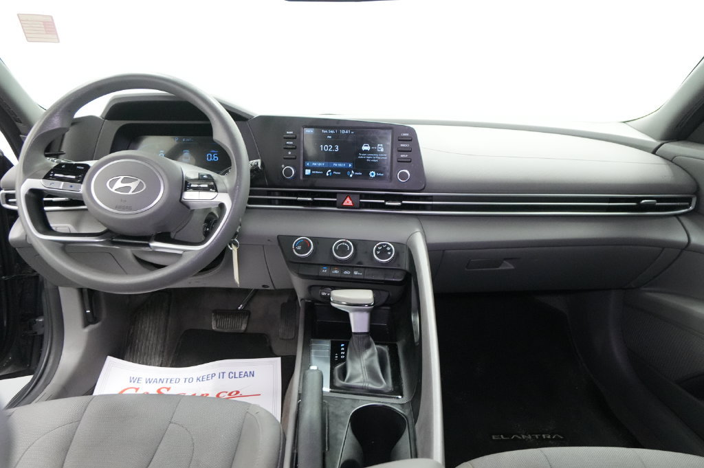Used 2024 Hyundai Elantra SE FWD image 25