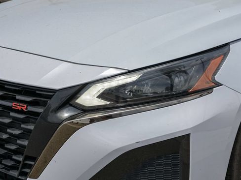 Used 2023 Nissan Altima 2.5 SR FWD image 11