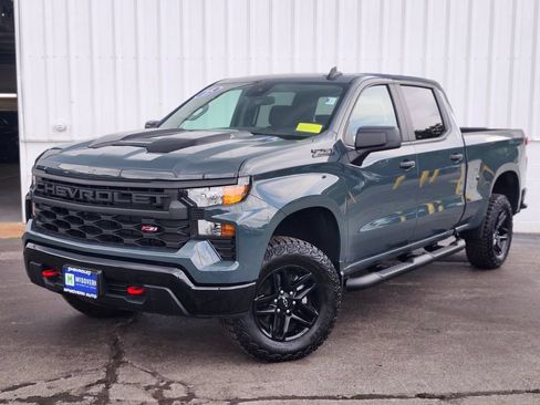 Used 2025 Chevrolet Silverado 1500 Custom Trail Boss w/ LPO, Dark Essentials Package AWD/4WD image 1