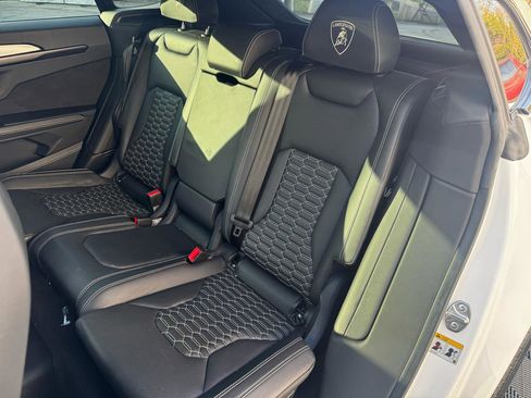 Used 2022 Lamborghini Urus image 32