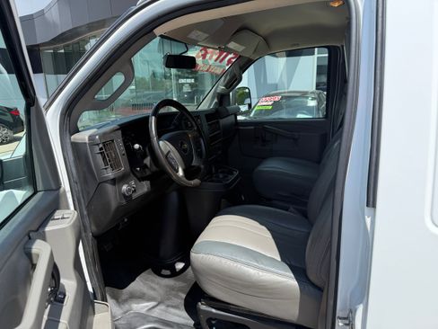 Used 2019 Chevrolet Express 3500 w/ Driver Convenience Package RWD image 9