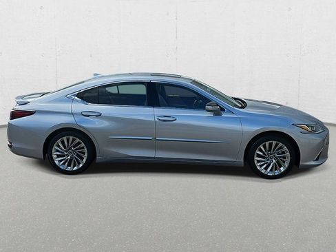 Certified 2023 Lexus ES 300h w/ Luxury Package image 4