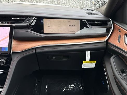 New 2025 Jeep Grand Cherokee Summit image 11