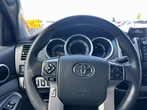 Used 2015 Toyota Tacoma 4x4 Double Cab w/ TRD Off-Road Package image 17