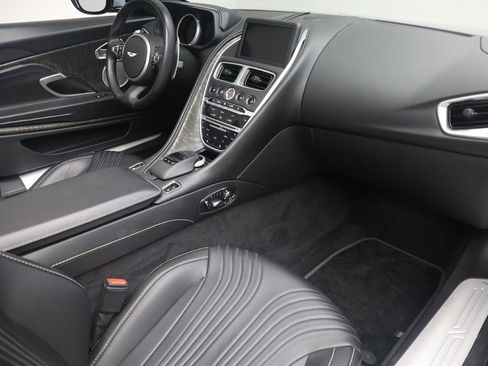 Used 2019 Aston Martin DB11 Volante image 33