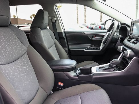 Used 2022 Toyota RAV4 XLE w/ Carpet Mat Package (TMS) AWD/4WD image 25