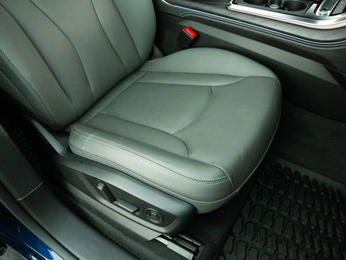 Used 2022 Audi Q8 Premium Plus AWD/4WD image 23