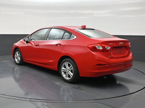 Used 2017 Chevrolet Cruze LT w/ Convenience Package FWD image 3