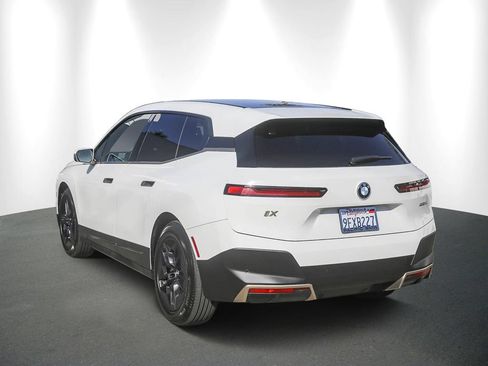 Used 2023 BMW iX xDrive50 w/ Premium Package AWD/4WD image 4