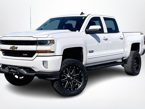 Used 2018 Chevrolet Silverado 1500 LT w/ Texas Edition image 3