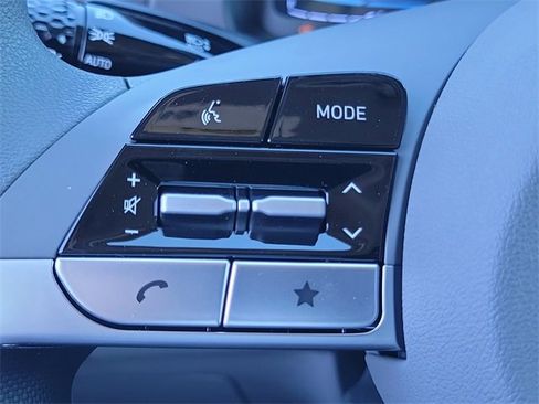 New 2025 Hyundai Elantra SE image 8