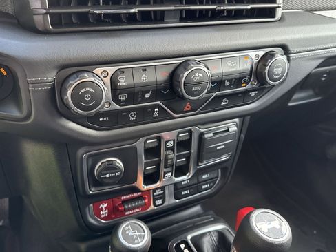 New 2025 Jeep Wrangler Unlimited Rubicon w/ Convenience Group AWD/4WD image 25