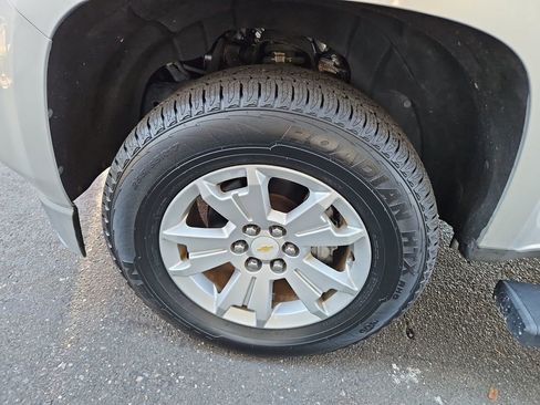 Used 2015 Chevrolet Colorado LT w/ LT Convenience Package image 32