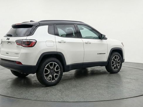Used 2025 Jeep Compass Trailhawk image 9