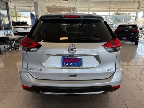 Used 2017 Nissan Rogue SV FWD image 4