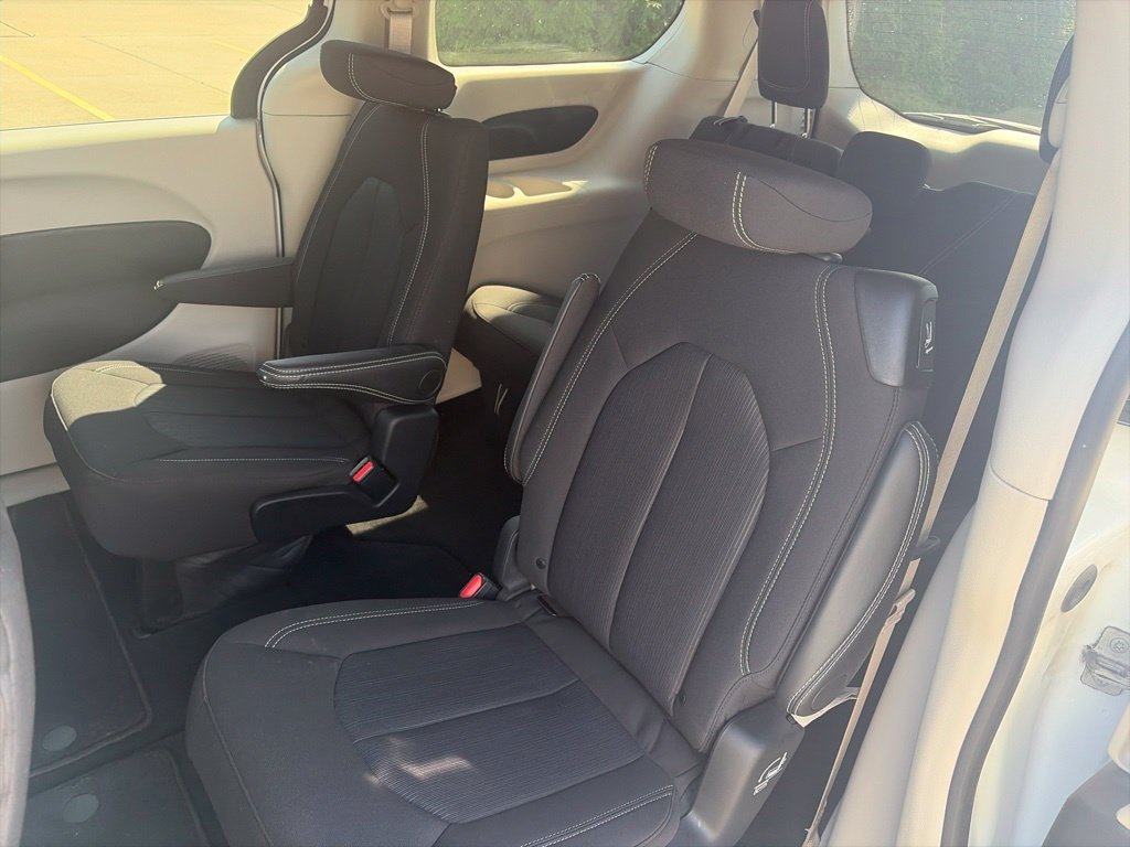 Used 2024 Chrysler Voyager LX FWD image 10