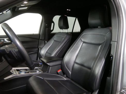 Used 2020 Ford Explorer XLT w/ Equipment Group 202A AWD/4WD image 14