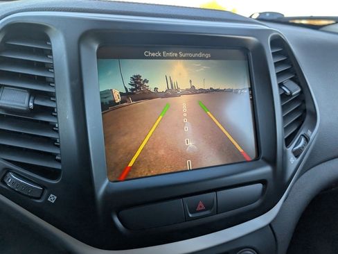 Used 2016 Jeep Cherokee Limited w/ Luxury Group image 19