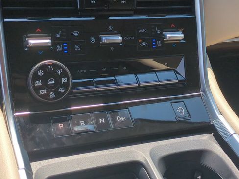 Used 2025 Nissan Armada Platinum AWD/4WD image 23