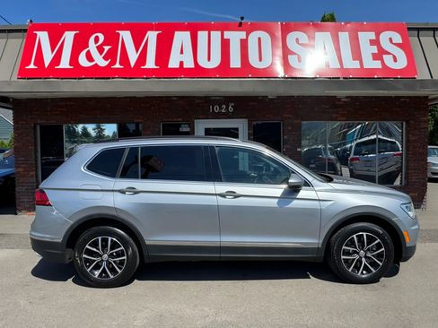 Used 2021 Volkswagen Tiguan SE w/ 3rd Row Seat Package AWD/4WD image 2