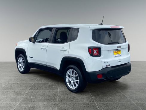 Used 2023 Jeep Renegade Latitude AWD/4WD image 3