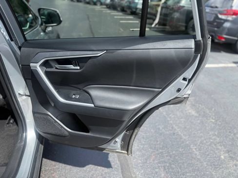 Used 2025 Toyota RAV4 XLE AWD/4WD image 18
