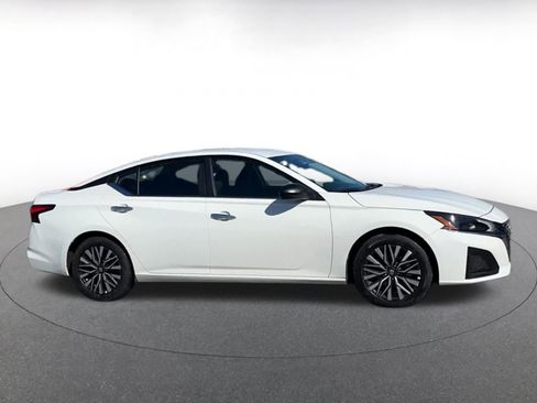 Used 2025 Nissan Altima 2.5 SV image 16