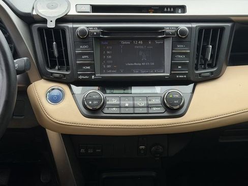 Used 2017 Toyota RAV4 XLE AWD/4WD image 17