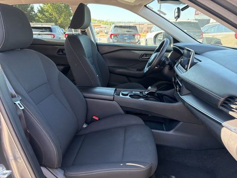 Used 2024 Nissan Rogue S AWD/4WD image 13