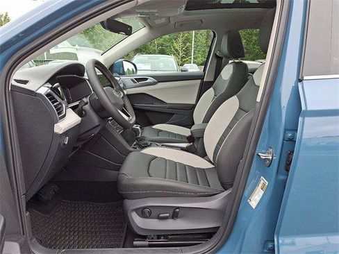 New 2025 Volkswagen Taos SEL image 10