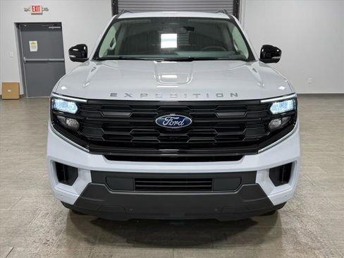 New 2026 Ford Expedition Active image 9
