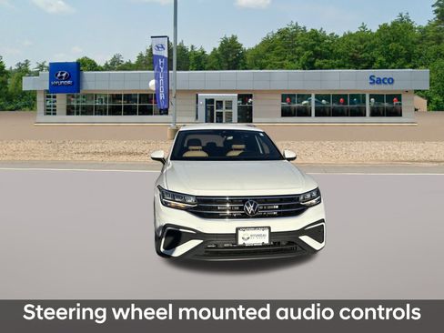 Used 2022 Volkswagen Tiguan SE image 3