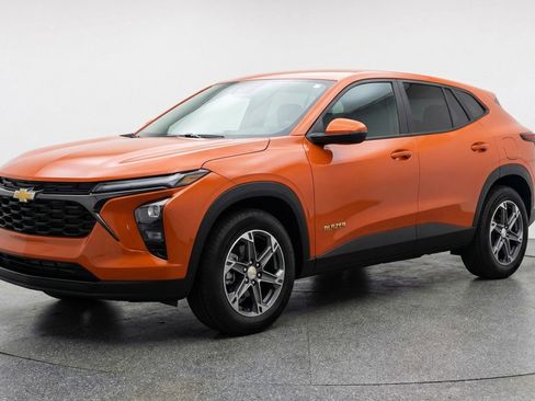 Used 2025 Chevrolet Blazer LT FWD image 3
