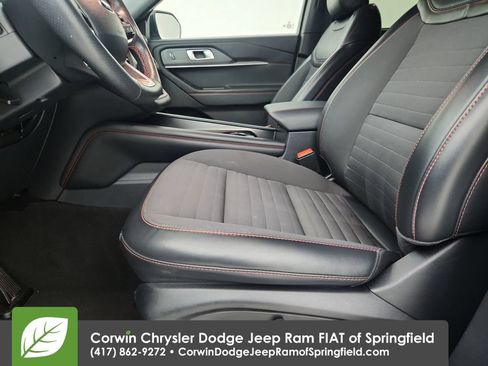 Used 2025 Ford Explorer ST-Line w/ ST-Line Street Pack AWD/4WD image 19
