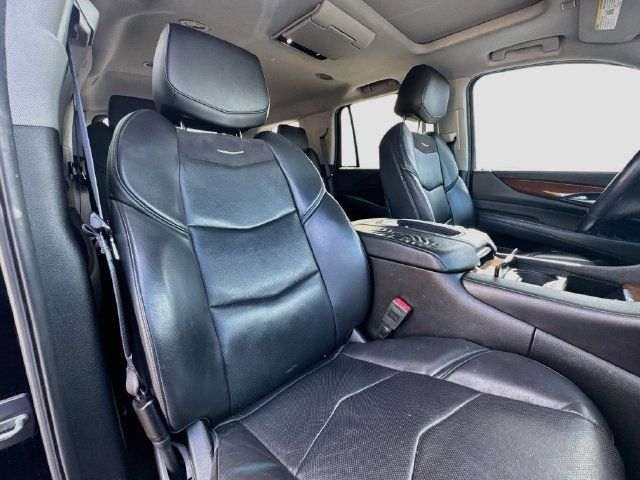Used 2017 Cadillac Escalade Luxury AWD/4WD image 30