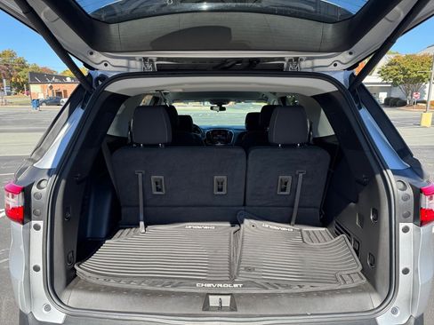 Used 2021 Chevrolet Traverse LT image 16