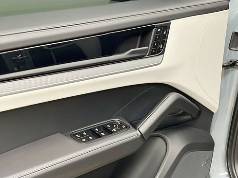 Certified 2024 Porsche Cayenne AWD/4WD image 20