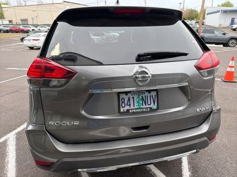 Used 2017 Nissan Rogue SV AWD/4WD image 7