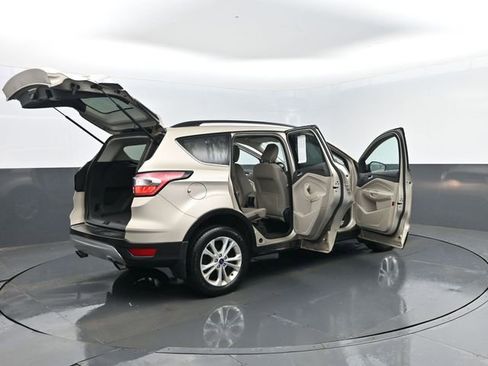Used 2018 Ford Escape SE image 22