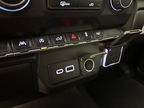 Used 2025 Chevrolet Silverado 1500 Custom image 36