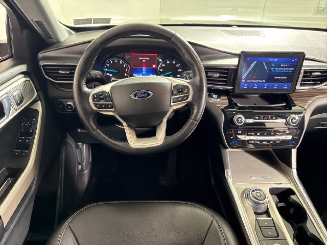 Used 2021 Ford Explorer Limited w/ Equipment Group 301A AWD/4WD image 23