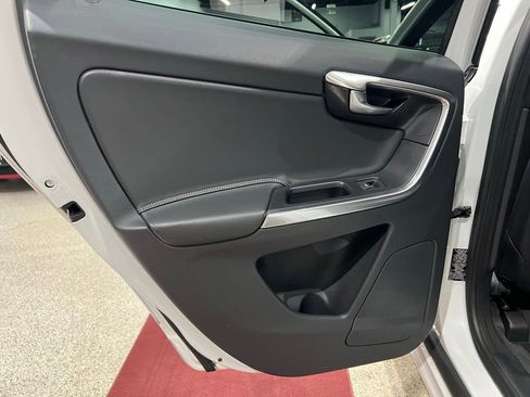 Used 2016 Volvo XC60 T6 R-Design w/ Climate Package image 20