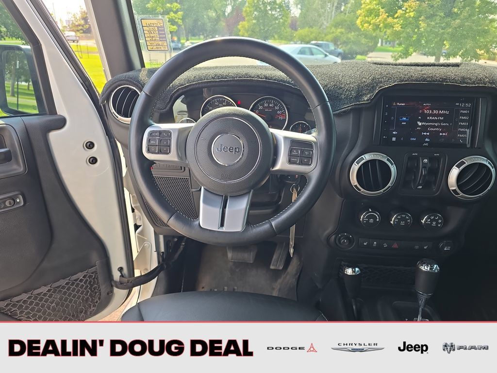 Used 2015 Jeep Wrangler Unlimited Rubicon AWD/4WD image 14