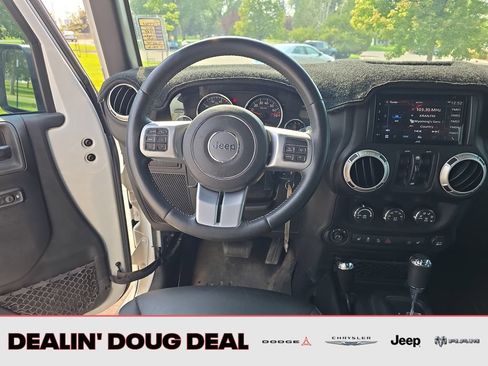 Used 2015 Jeep Wrangler Unlimited Rubicon AWD/4WD image 14
