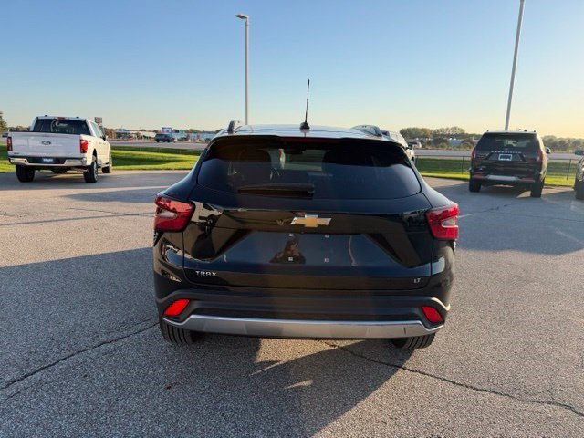 Used 2024 Chevrolet Trax LT w/ LT Convenience Package FWD image 8
