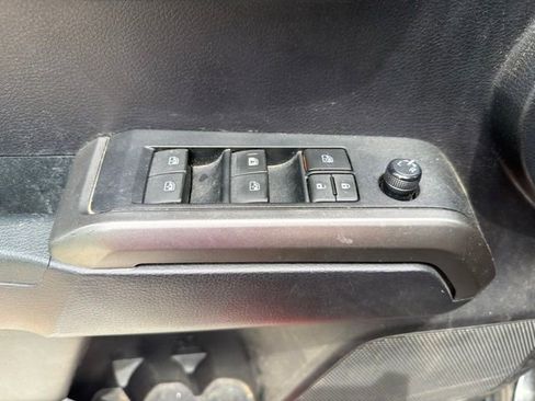 Used 2020 Toyota Tacoma SR5 w/ SR5 Appearance Package (SM) RWD image 11