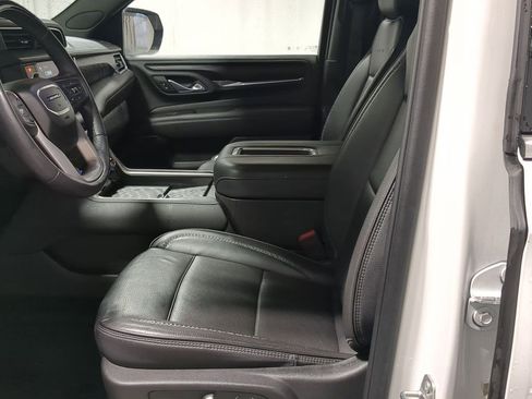 Used 2024 GMC Yukon XL Denali w/ Advanced Technology Package image 16